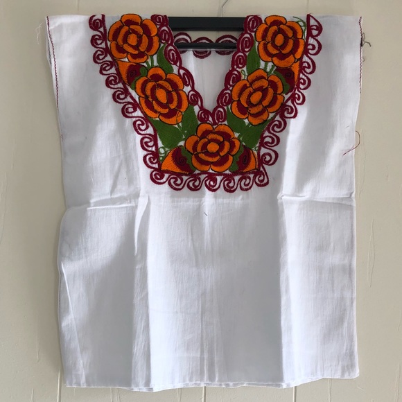 SOLD❗️Embroidered top - Picture 2 of 2